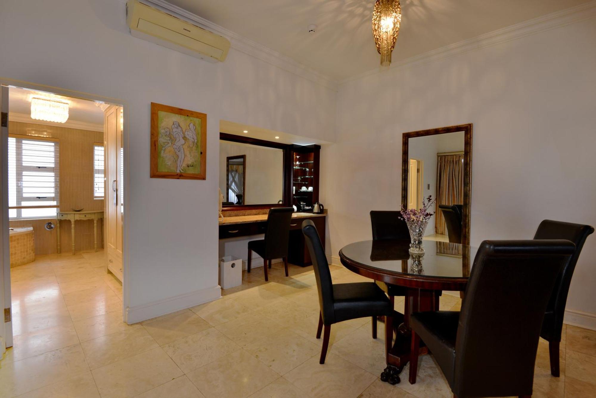 The Coach House At Val Du Charron Hotel Wellington Ngoại thất bức ảnh